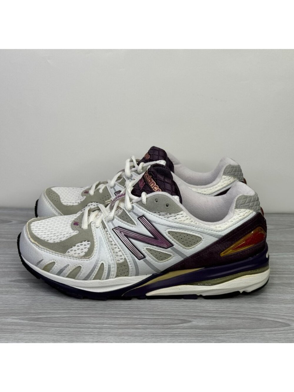 New Balance 1540 Shoes Womens 8.5 Wide White Purple Athletic Sneakers W1540WP1